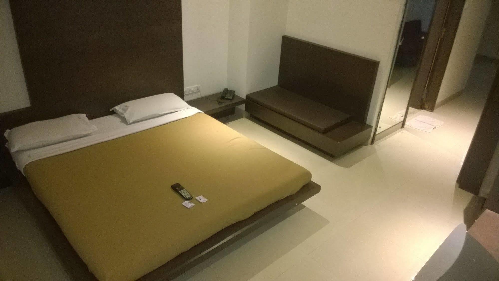 Silver Sands Beach Resort Daman Exterior foto