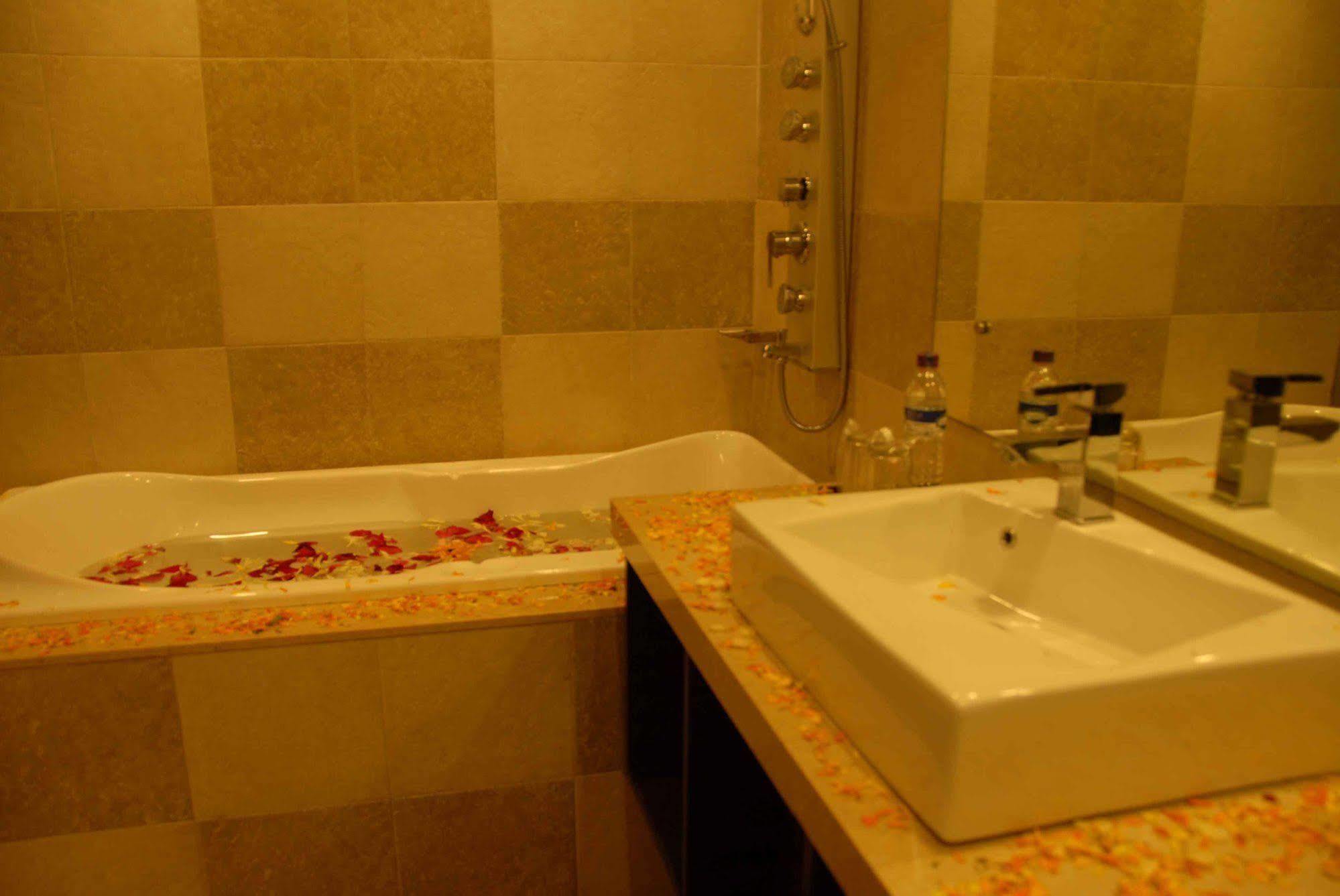 Silver Sands Beach Resort Daman Exterior foto