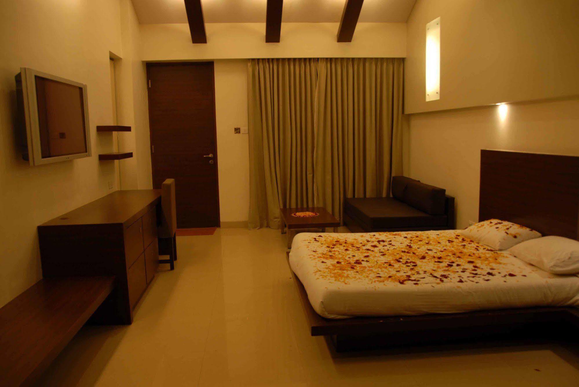 Silver Sands Beach Resort Daman Exterior foto