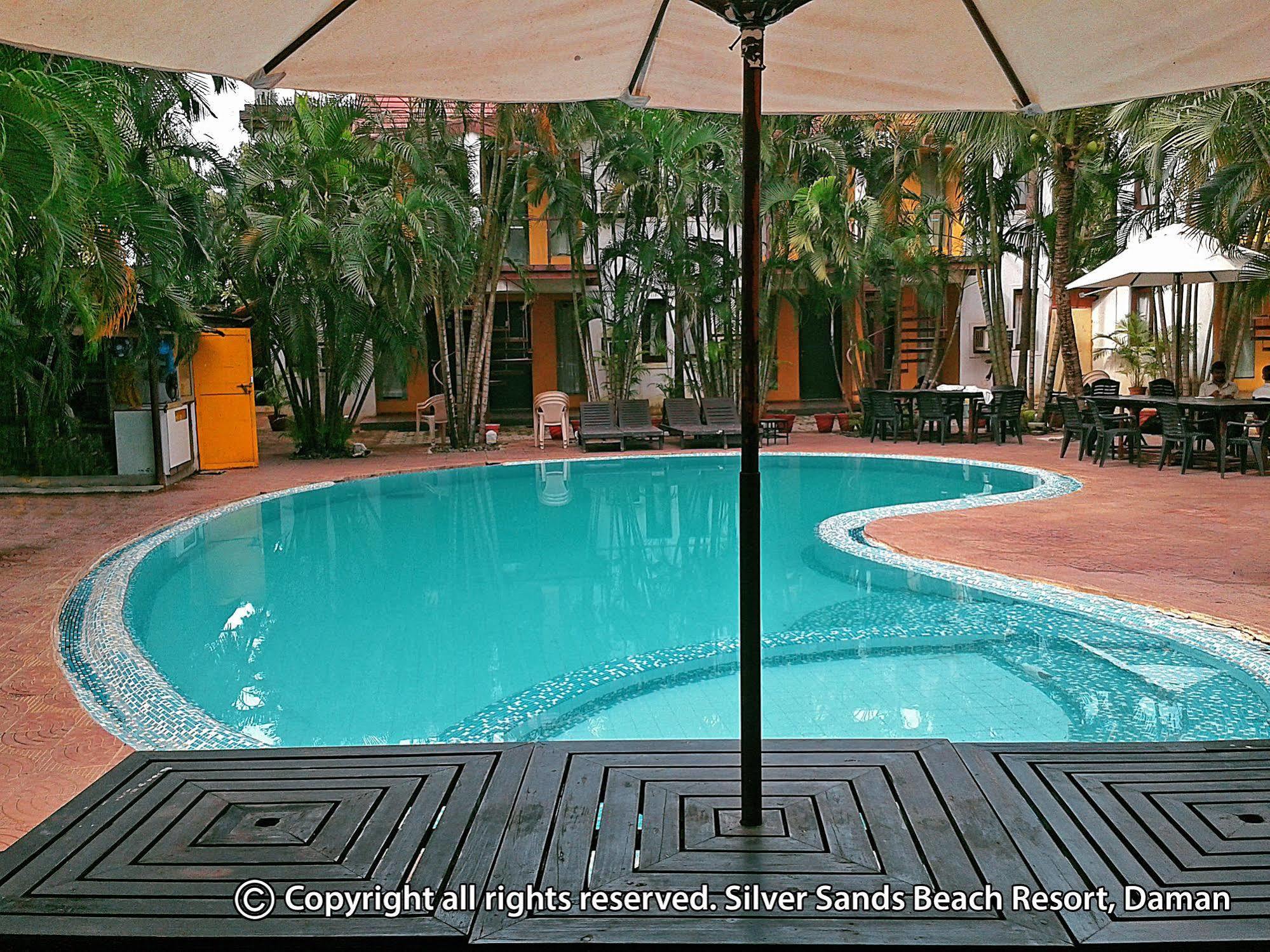 Silver Sands Beach Resort Daman Exterior foto