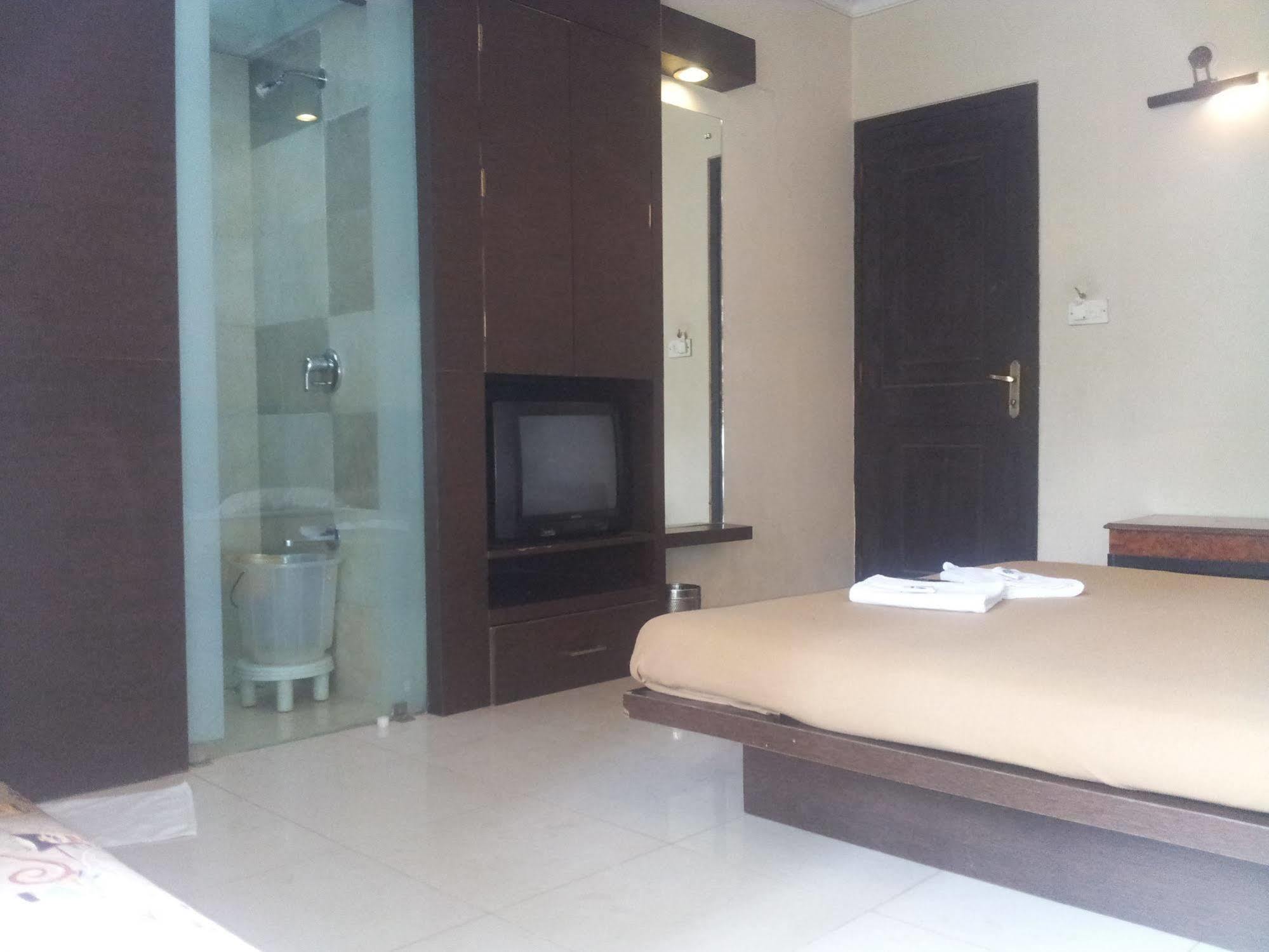 Silver Sands Beach Resort Daman Exterior foto